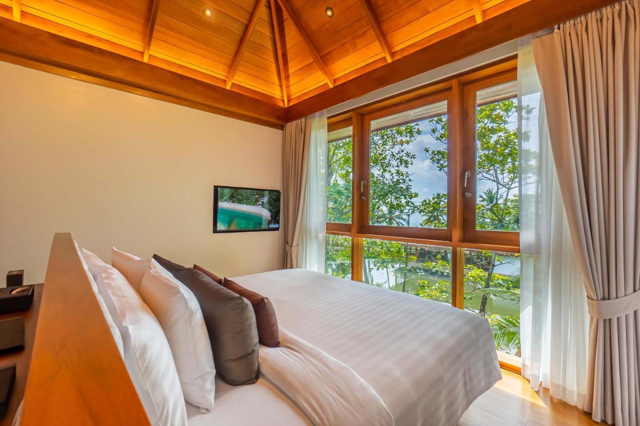 The Surin Phuket Hotel Екстериор снимка