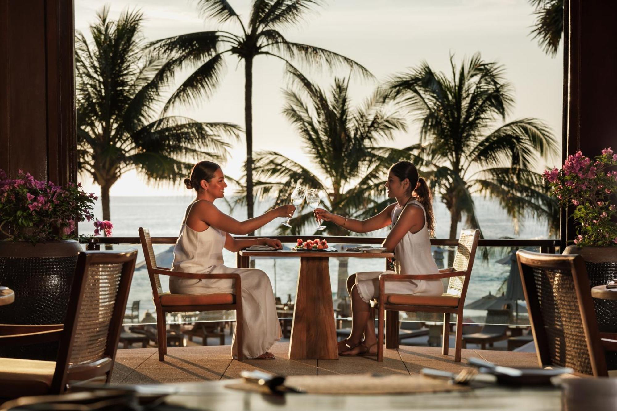 The Surin Phuket Hotel Екстериор снимка