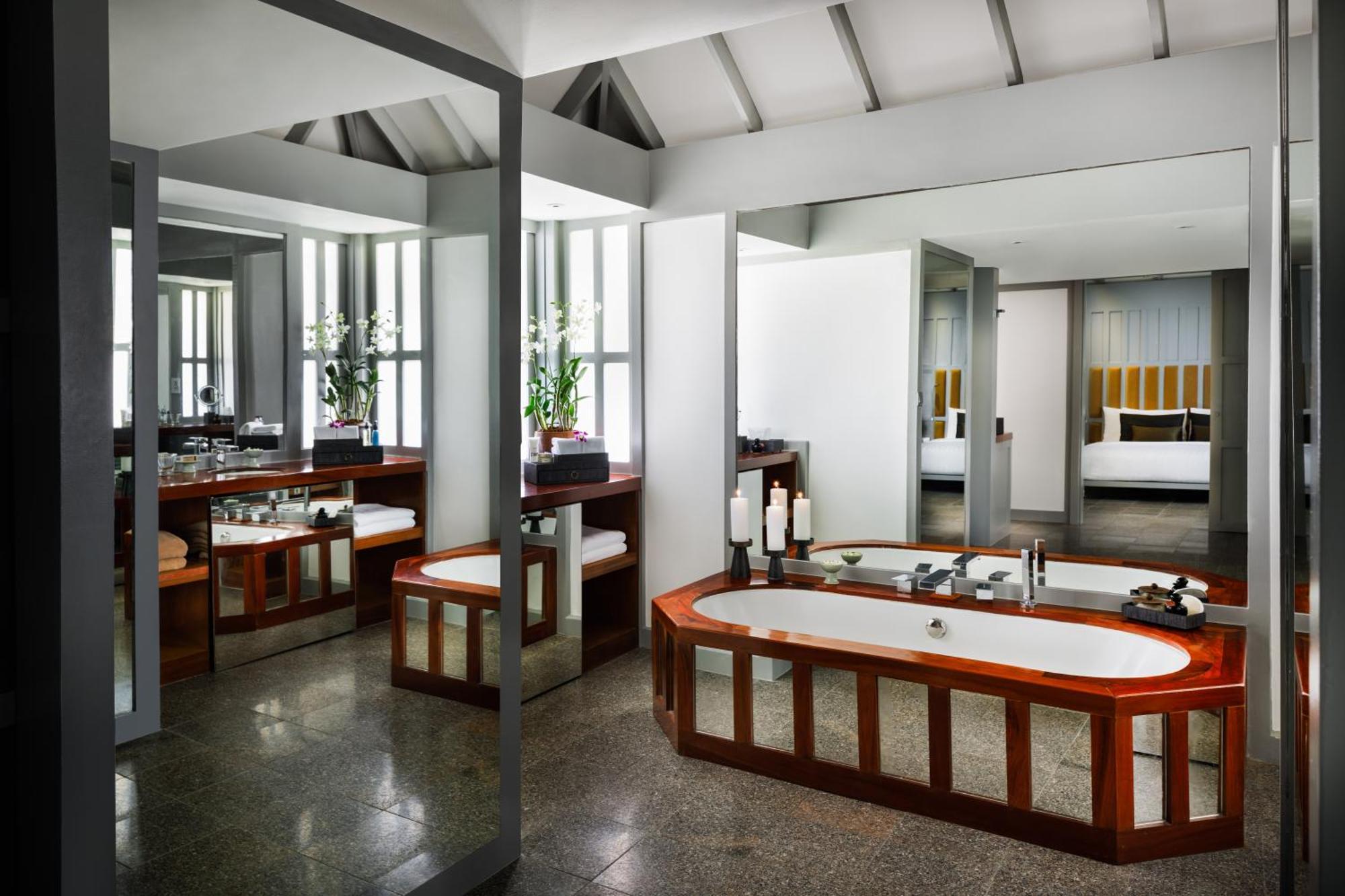 The Surin Phuket Hotel Екстериор снимка