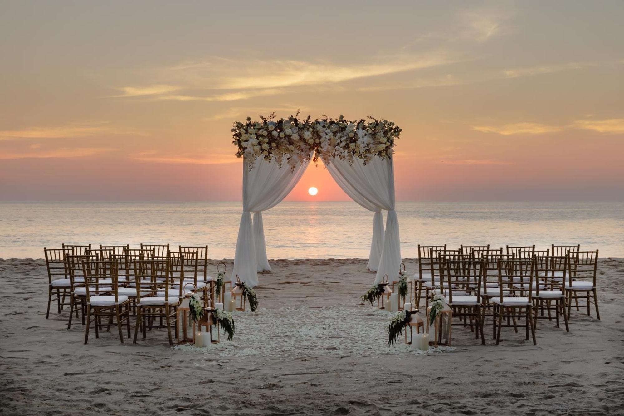 The Surin Phuket Hotel Екстериор снимка