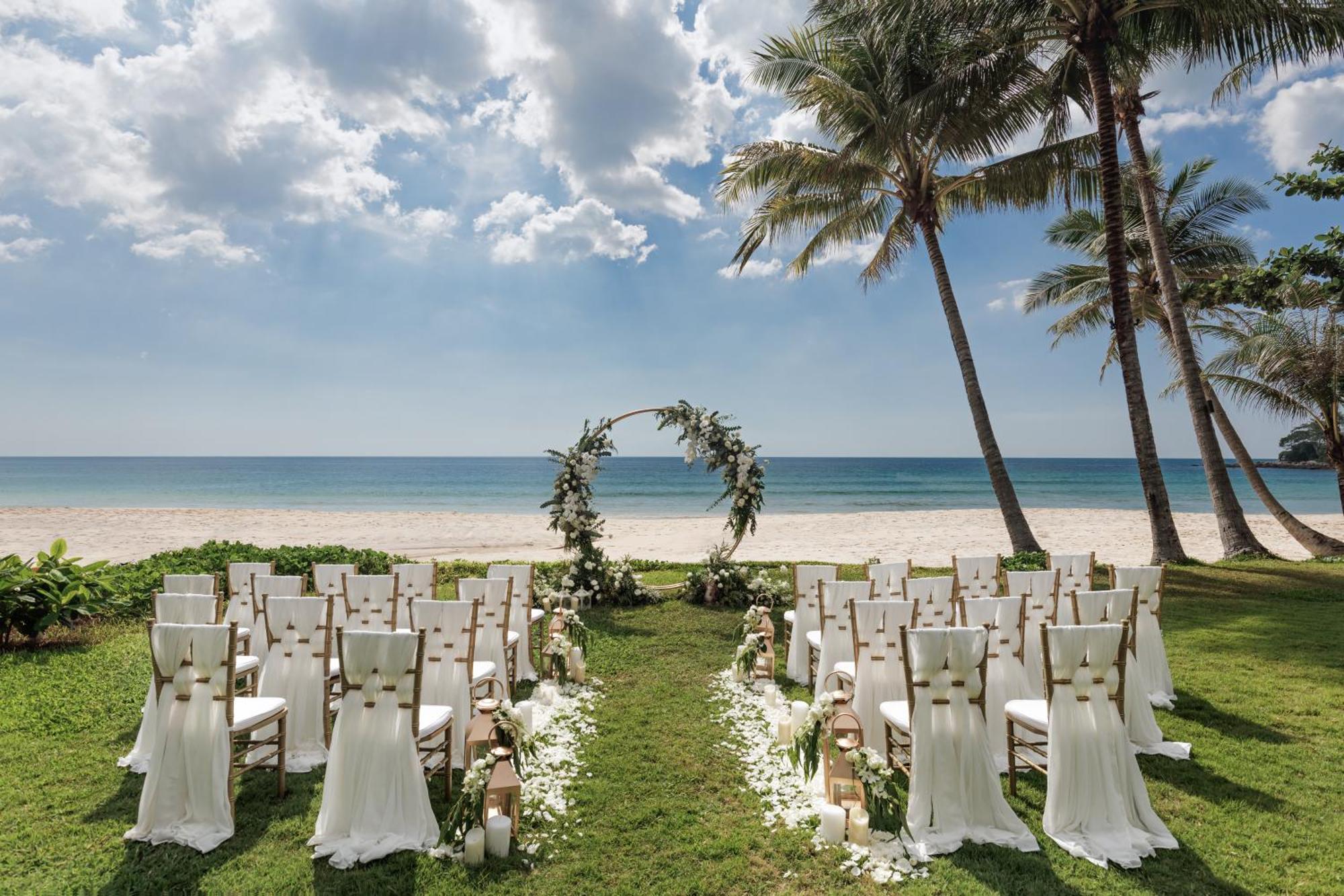 The Surin Phuket Hotel Екстериор снимка