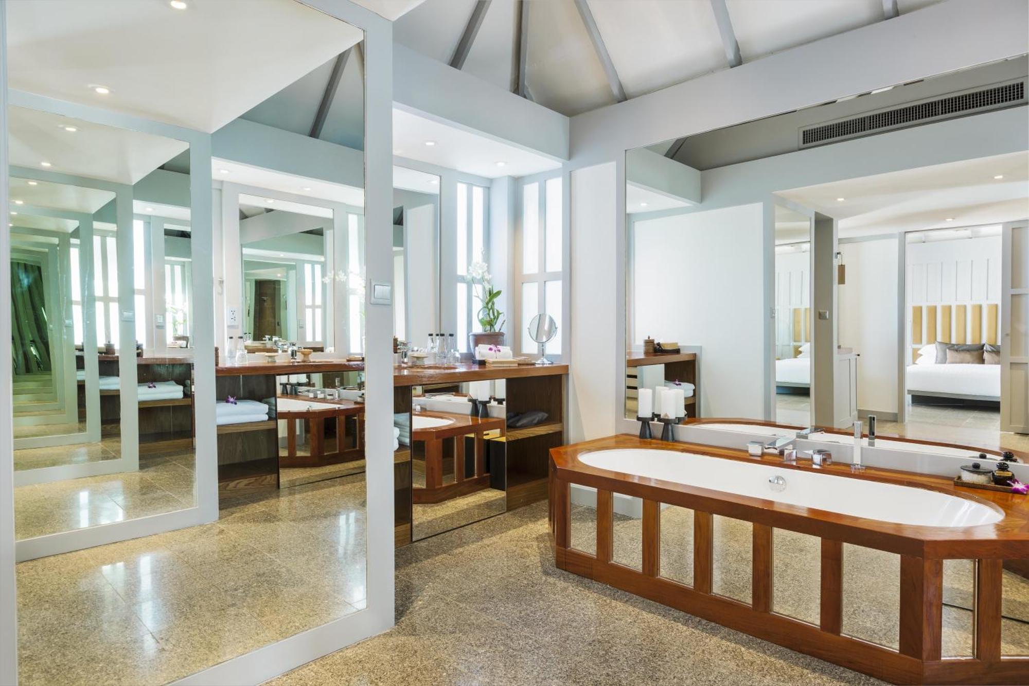 The Surin Phuket Hotel Стая снимка